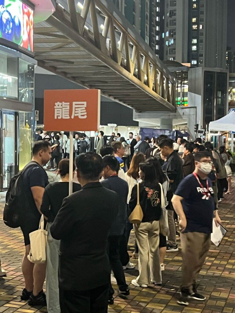 YOHO WEST PARKSIDE三度沽清 售樓處持續大排長龍