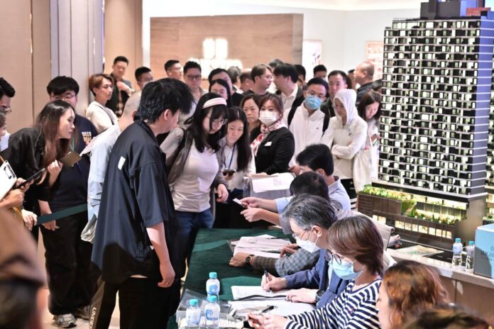 逾百貨尾盤翻生 樓市狂潮席捲全港